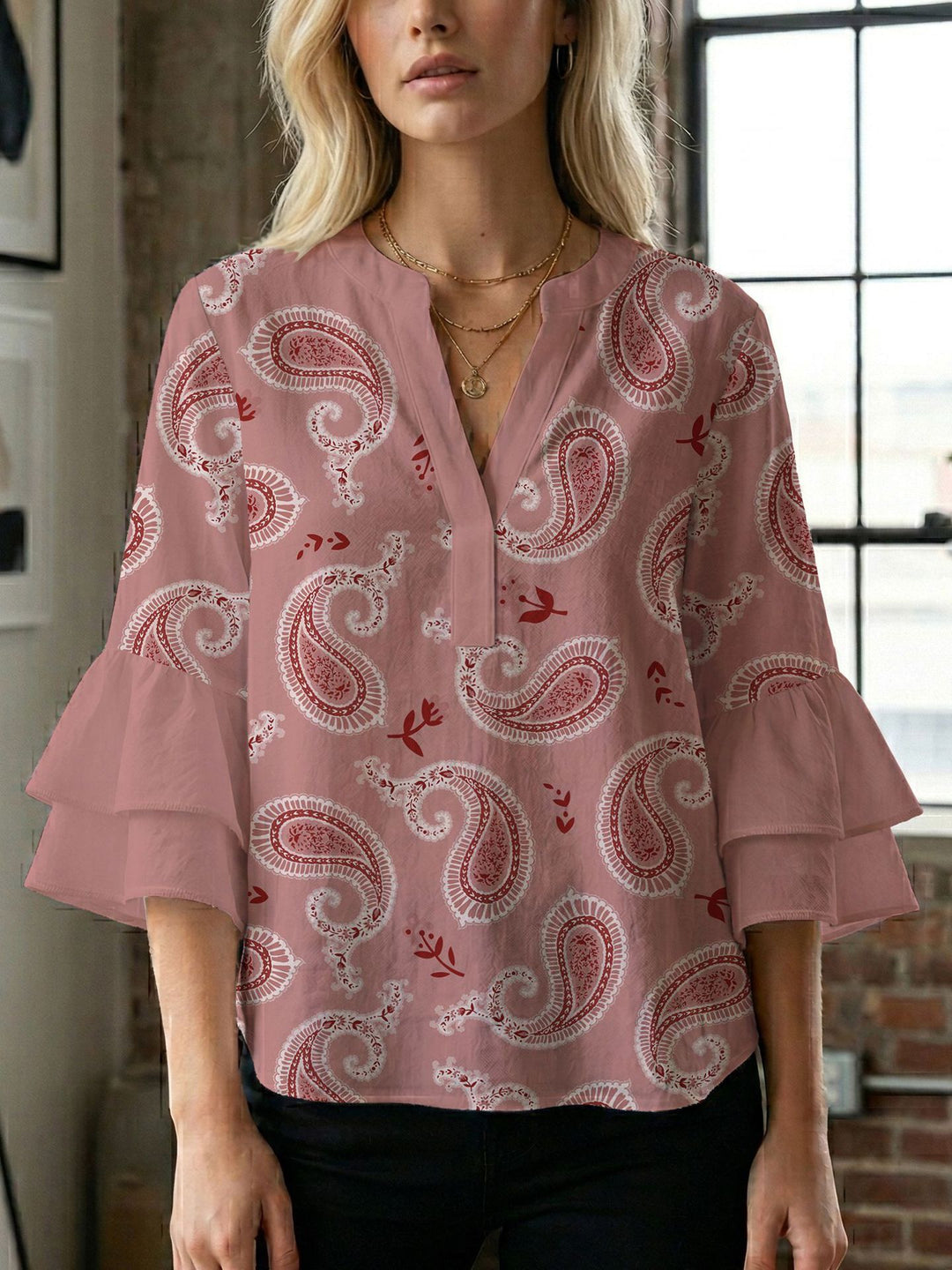 Damen Bluse mit voluminösen Flügelärmel und intensivem Blattmuster Echo Archiv