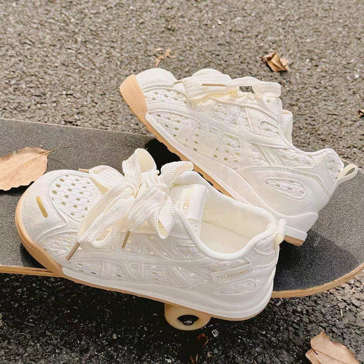 Damen Sportliche Plateau‑Sneaker mit perforiertem Obermaterial und dekorativen Schleifen – Névara