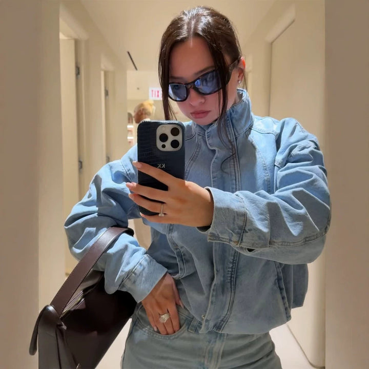 Damen Cropped Denimjacke im Bomberstil mit hohem Stehkragen und oversized Ärmeln Echoarchiv