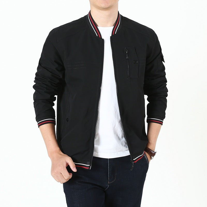Herren Leichter Bomberblouson im Retro‑Sportstil mit geripptem Kragen und Reißverschluss‑Taschendetail Echoarchiv