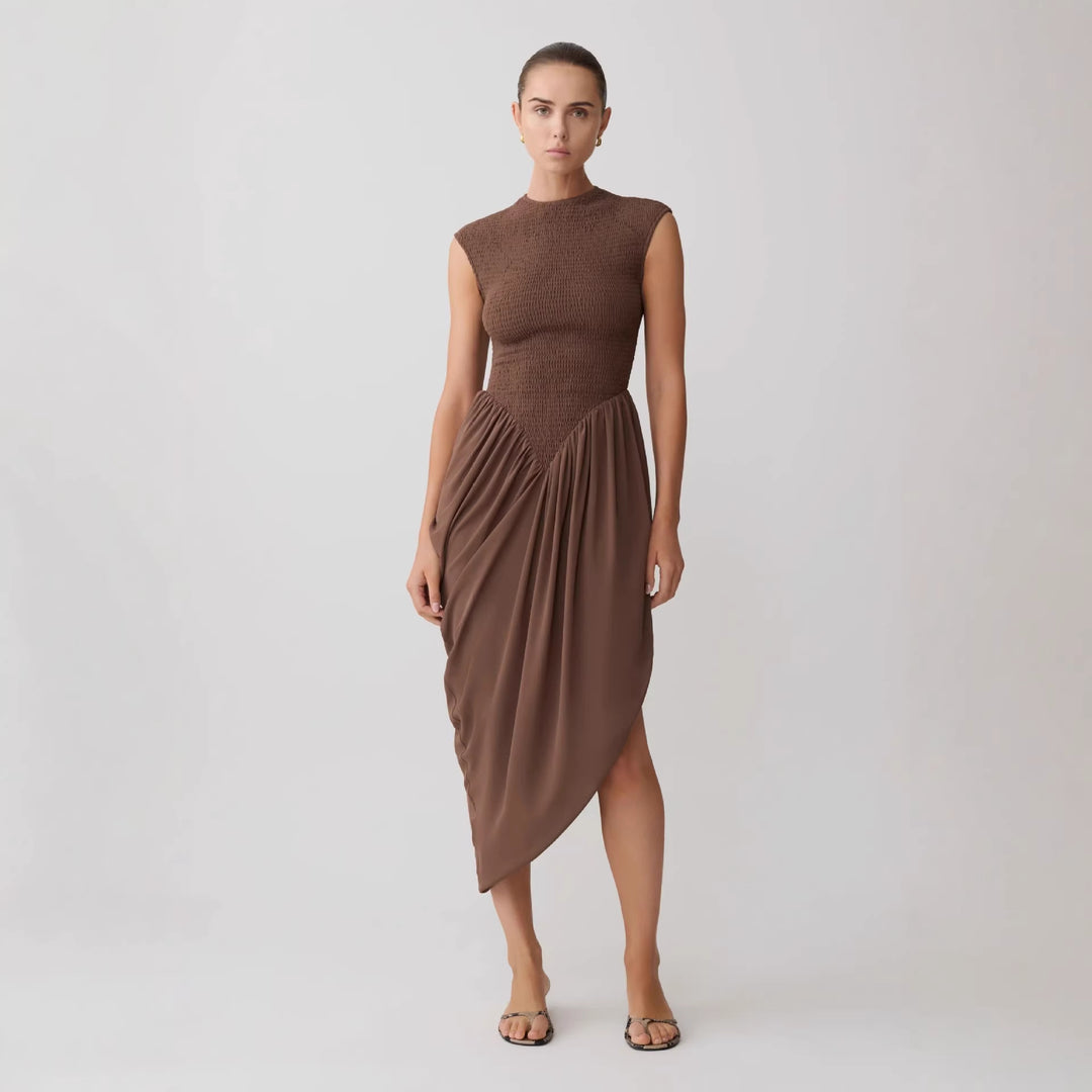 Damen Elegantes asymmetrisches Kleid mit strukturiertem Oberteil und fließendem Rock Echo Archiv