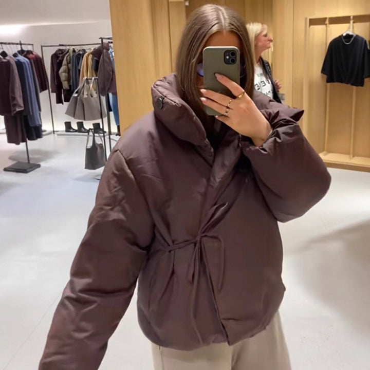 Damen Kurze wattierte Oversize-Pufferjacke mit Kapuze und Bindegürtel Echoarchiv
