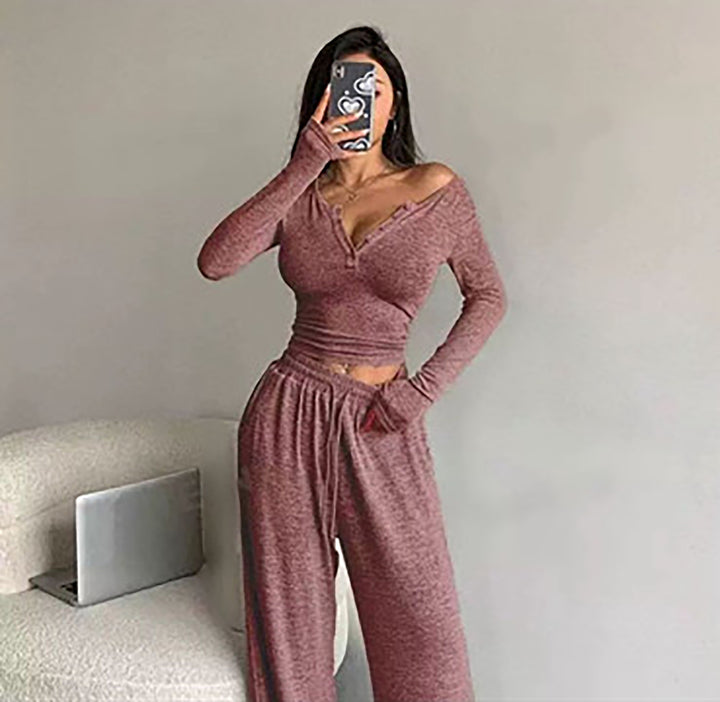 Damen Casual Rippstrick Lounge-Set mit Off-Shoulder Henley-Oberteil und weit geschnittenen Jogginghosen – Élanora