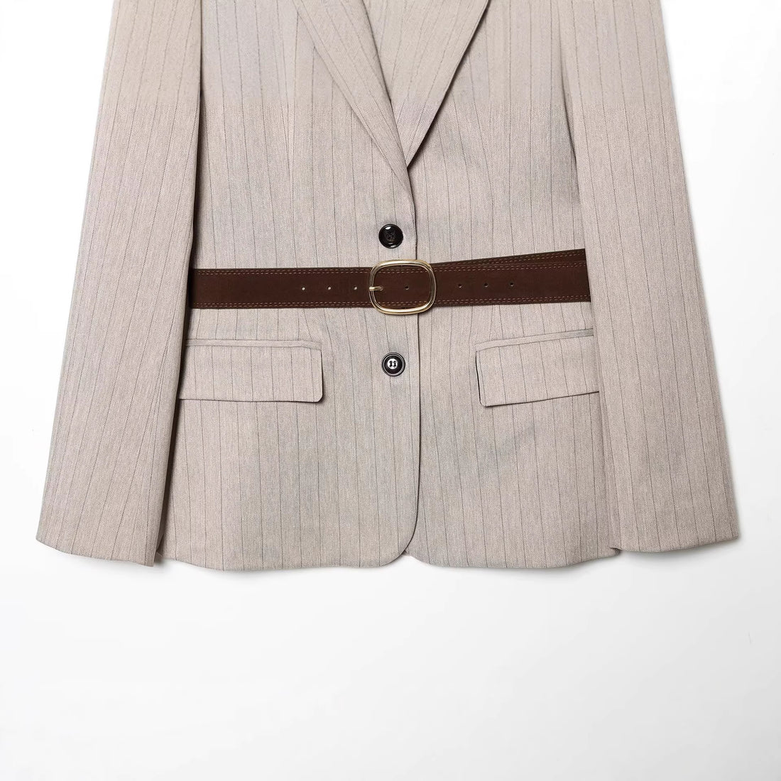 Damen Taillierter Nadelstreifen-Blazer mit Kontrastgürtel und Reverskragen Echo Archiv