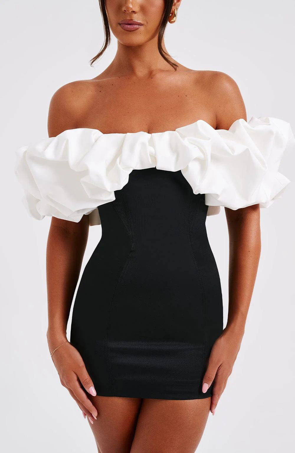 Damen Cocktailkleid mit voluminösen Rüschenärmeln Echo Archiv