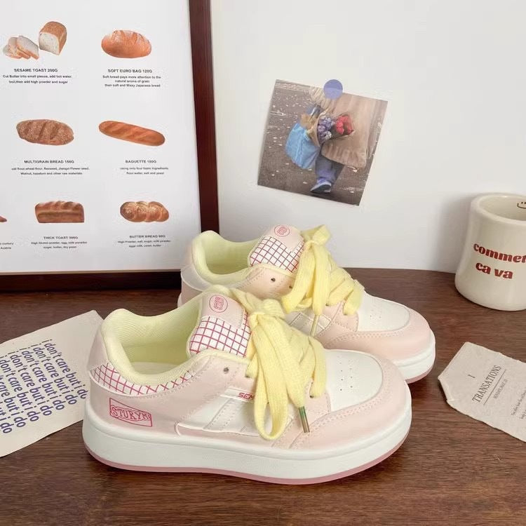 Damen Sportliche Plateau-Sneaker mit ausgeprägtem Schnürsystem und trendigem Design Echo Archiv