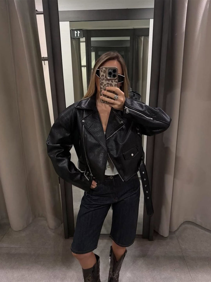 Damen Kurze strukturierte Bikerjacke aus Lederimitat Echoarchiv