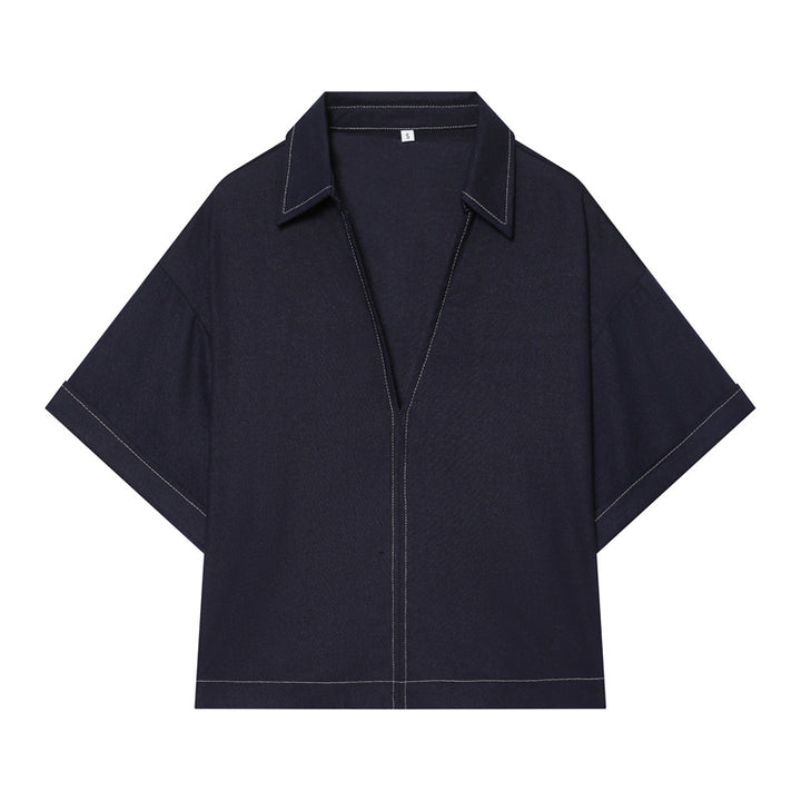 Damen Boxy‑Hemdbluse mit offenem V‑Ausschnitt, kurzem Oversize‑Arm und Kontrastnaht Echo Archiv