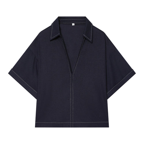 Damen Boxy‑Hemdbluse mit offenem V‑Ausschnitt, kurzem Oversize‑Arm und Kontrastnaht Echo Archiv