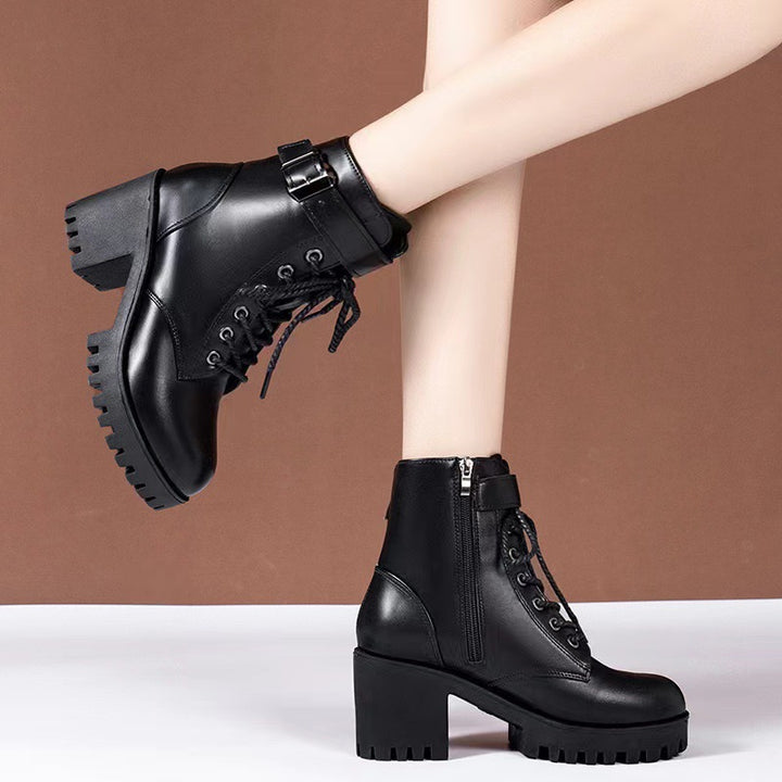 Damen nan Plateau-Schnürstiefelette aus Kunstleder mit profilierter Gummisohle und verstellbarem Schnallenriemen Echo Archiv
