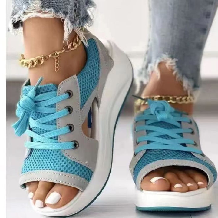 Damen Offene Keil-Sandale-Sneaker mit atmungsaktivem Mesh, profilierter Plateau-Sohle und Schnürung Echo Archiv