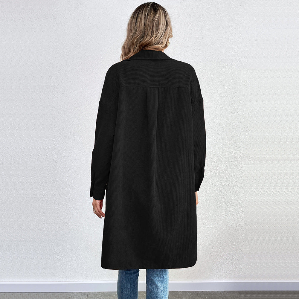 Damen lange Oversize-Cord-Hemdjacke mit durchgehender Knopfleiste und Hemdblusen-Kragen – Célinea