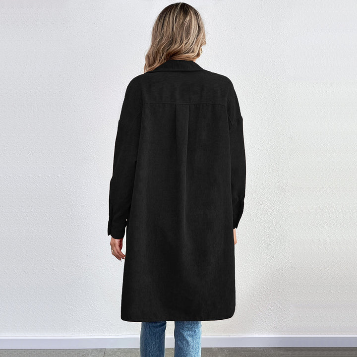Damen lange Oversize-Cord-Hemdjacke mit durchgehender Knopfleiste und Hemdblusen-Kragen – Célinea