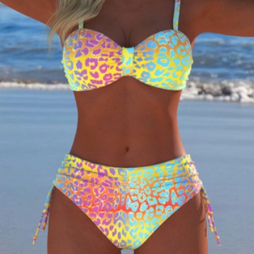 Damen Bikini-Set mit gepolstertem Balconette-Oberteil und höhenverstellbaren Badeshorts Echo Archiv