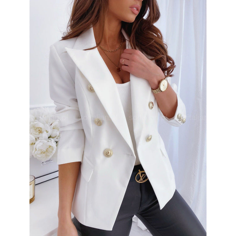 Damen eleganter Blazer-Anzug mit goldenen Knopfdetails Echoarchiv