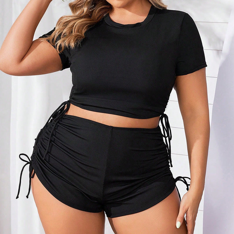 Damen Sportliches Set aus Crop-Top und Shorts mit verstellbaren Riemen Echo Archiv
