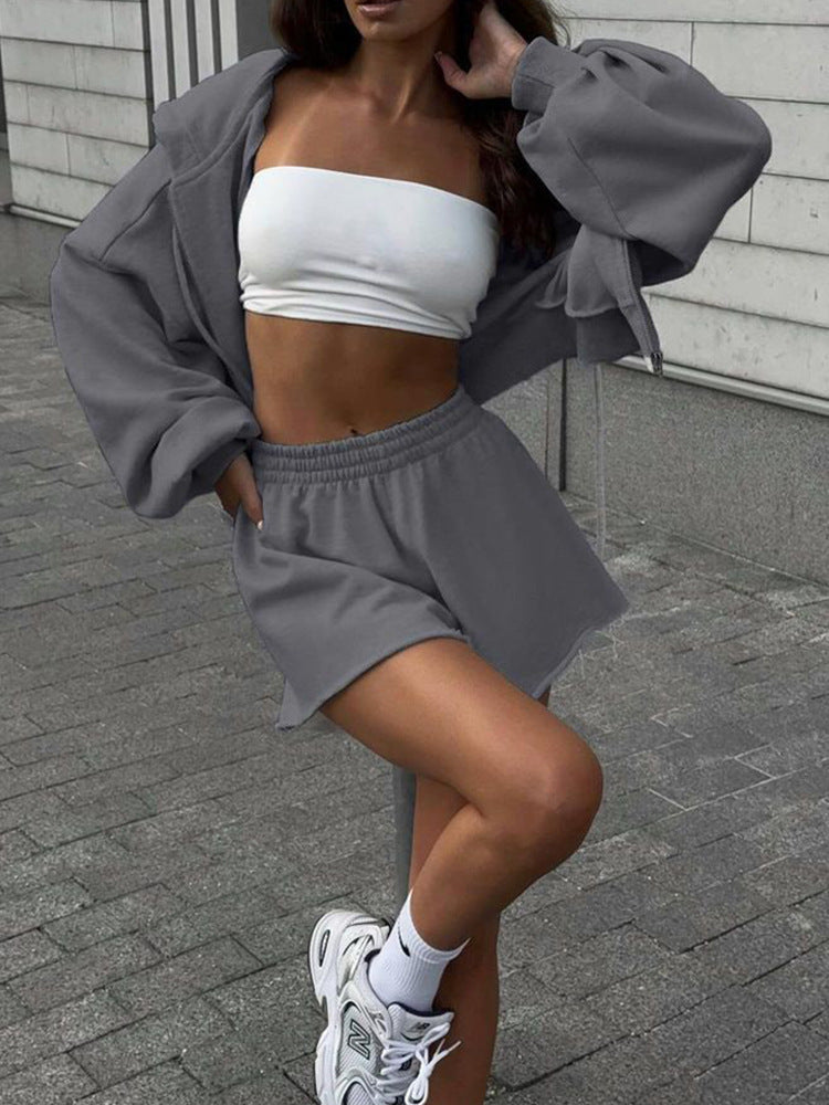 Damen oversized Cropped-Zip-Hoodie mit voluminösen Ballonärmeln und elastischer High‑Waist Loungeboxer-Shorts – Auréline