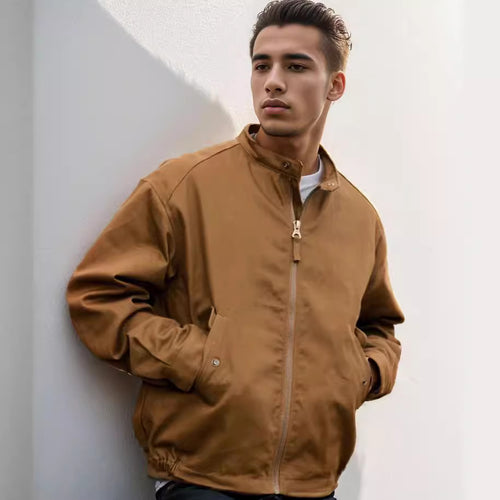 Herren funktionale Outdoor-Jacke mit verstellbarem Kapuzenkragen und praktischen Reißverschlusstaschen Echoarchiv