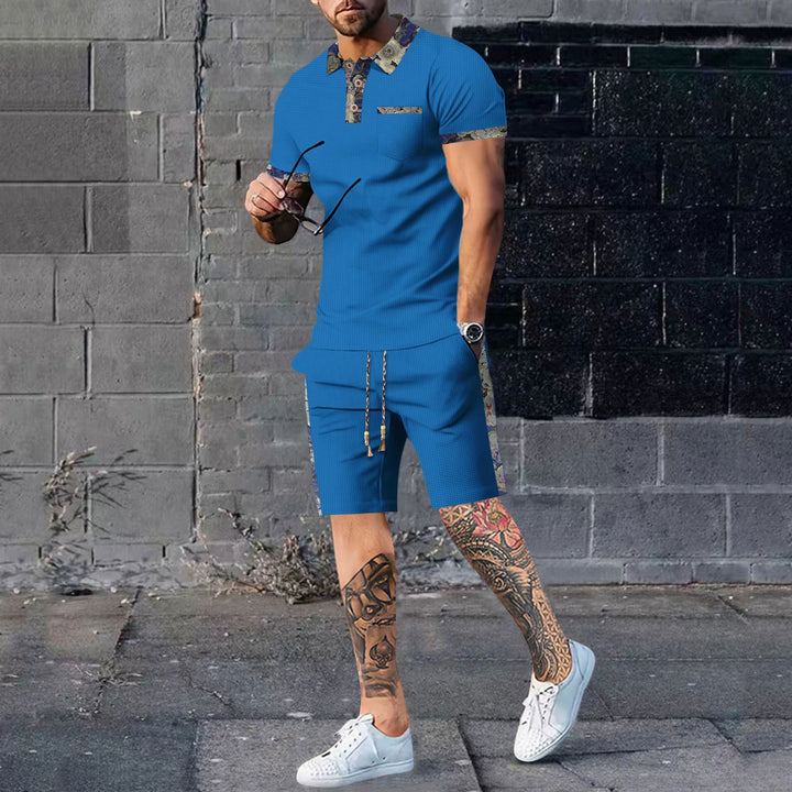 Herren Kurzarm-Polo und Shorts Ensemble im modernen Design mit kontrastierenden Details Echoarchiv