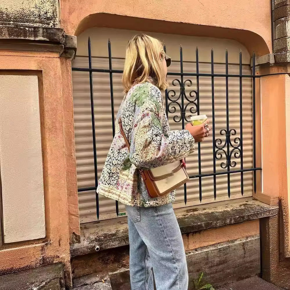 Damen Gepolsterte Patchwork Steppjacke mit Stehkragen und Druckknopfverschluss Echo Archiv