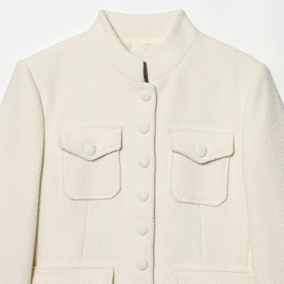 Damen strukturierte Bouclé Kurzjacke mit Stehkragen, vier aufgesetzten Pattentaschen und bezogenen Knöpfen – Célinea