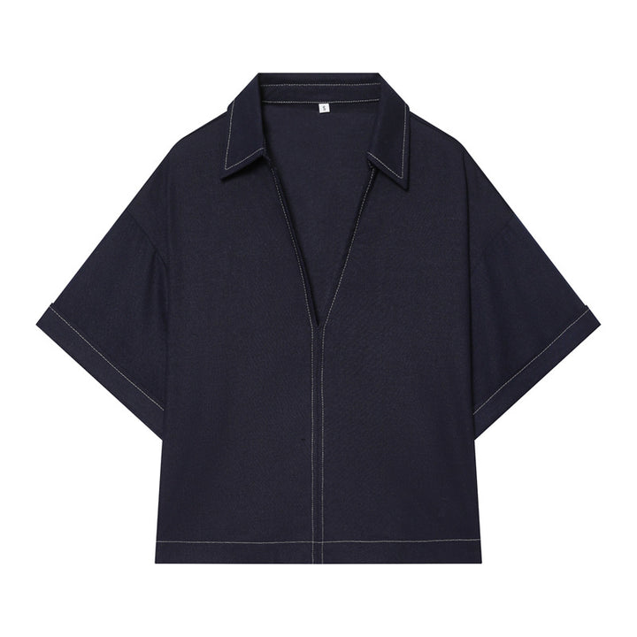 Damen Boxy‑Hemdbluse mit offenem V‑Ausschnitt, kurzem Oversize‑Arm und Kontrastnaht Echo Archiv