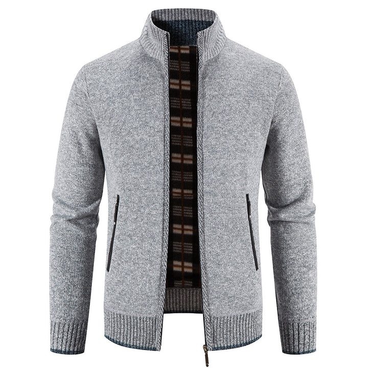 Herren Strickjacke mit hohem Kragen und praktischen Reißverschlusstaschen Echoarchiv