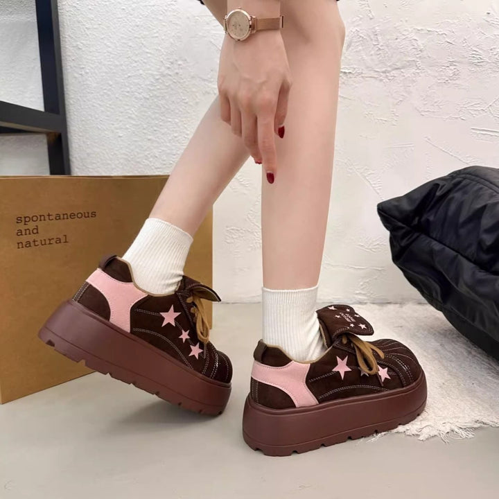 Damen Plateau-Sneaker mit verspielten Sternen- und Schleifendetails Echo Archiv