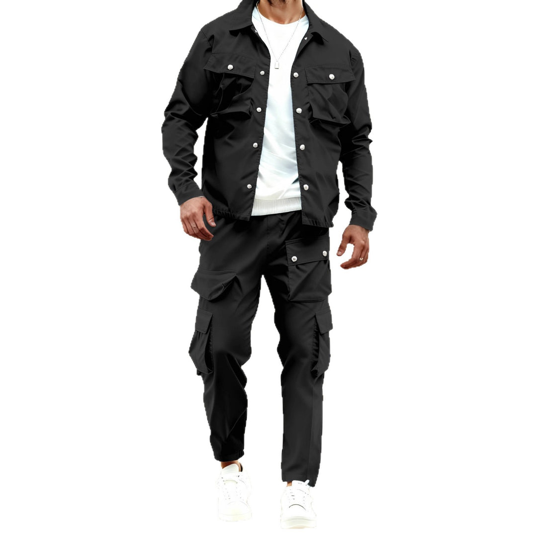 Herren lässiges Cargo-Outfit mit zahlreichen Taschen Echoarchiv