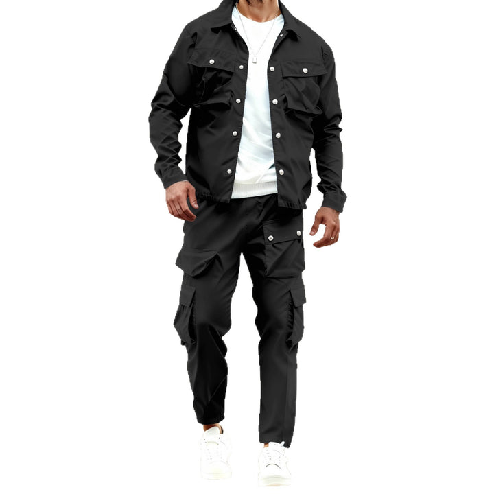 Herren lässiges Cargo-Outfit mit zahlreichen Taschen Echoarchiv