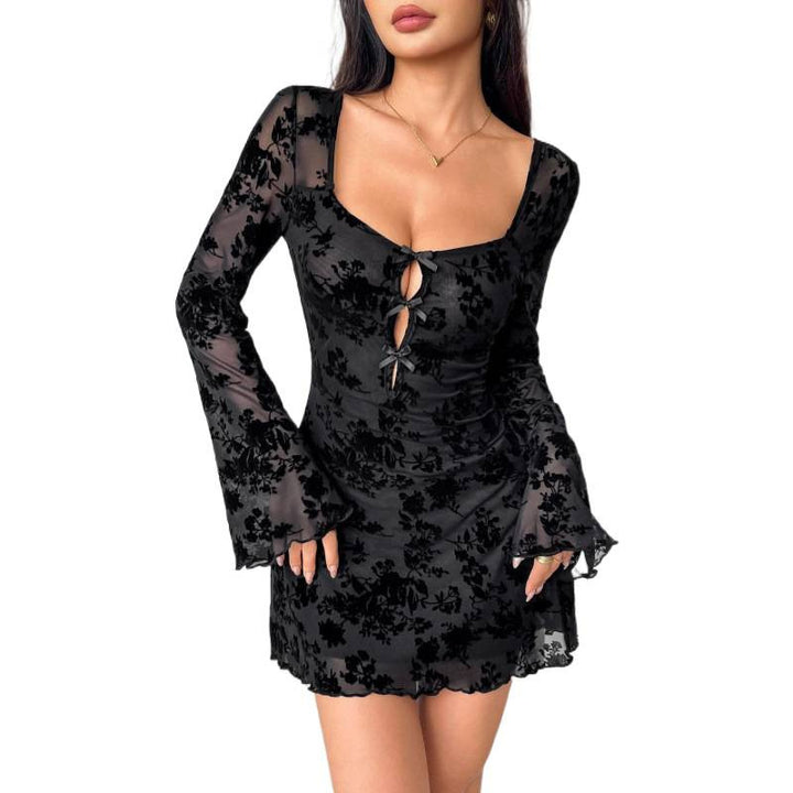 Damen Mini-Kleid mit floralem Stickdesign und transparenten Ärmeln Echo Archiv