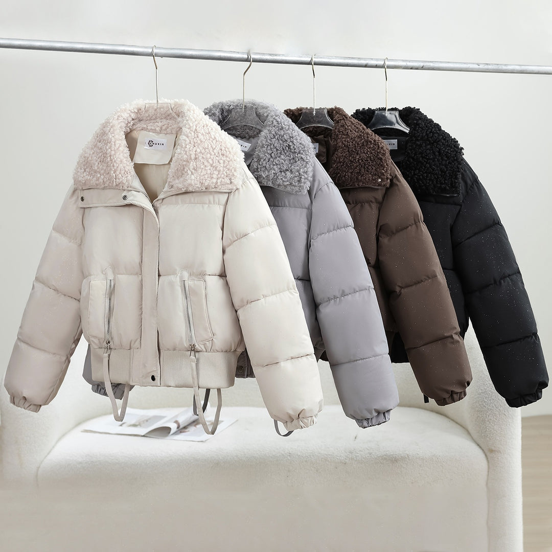 Damen Kurz geschnittene Pufferjacke mit Teddykragen, Reißverschlusstaschen und Rippbündchen Echo Archiv