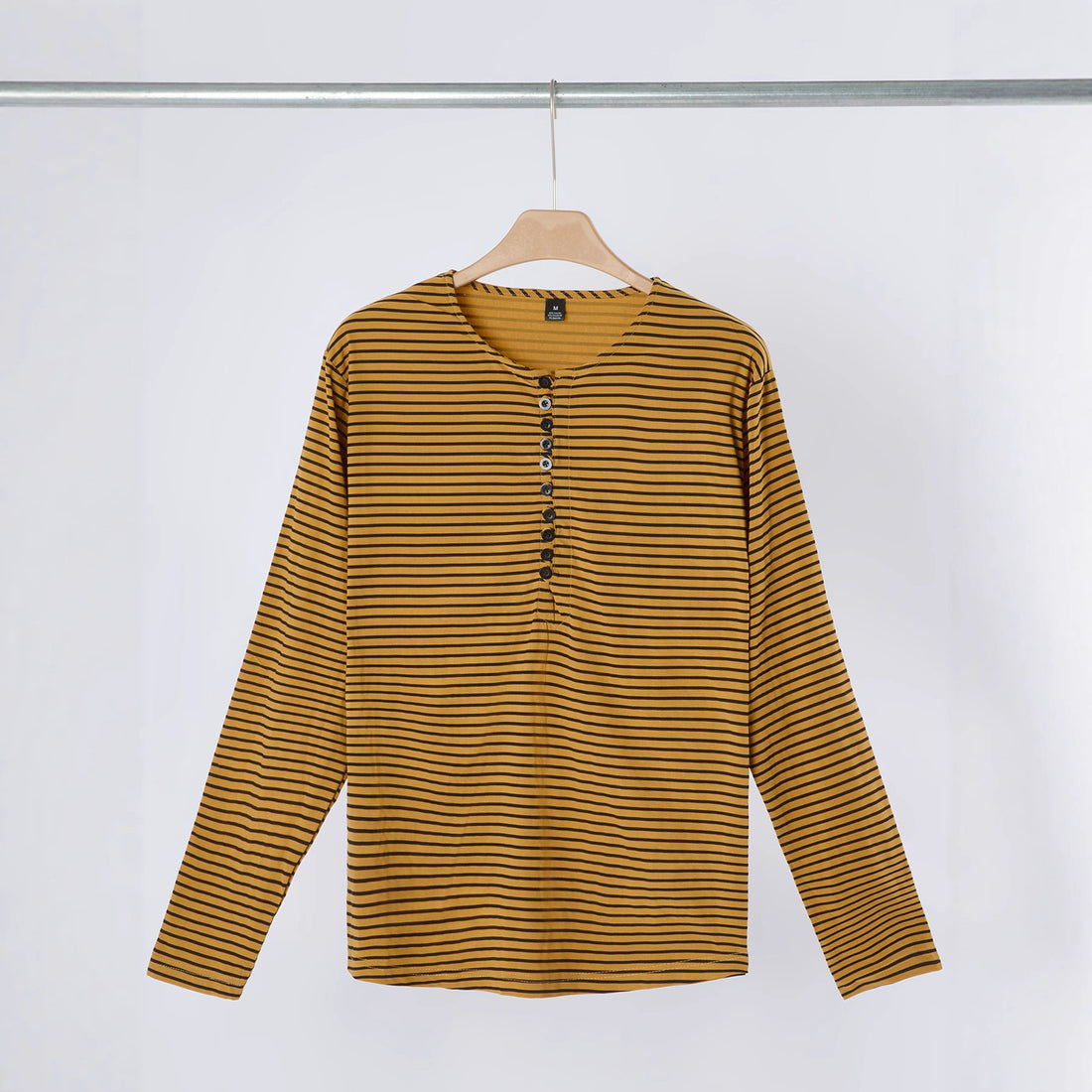 Herren Langarmshirt mit modernem Kragen und Knopfleiste – Arvello
