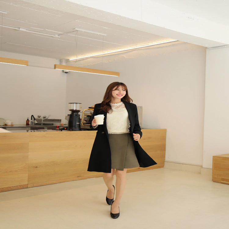 Damen Knieumspielender Einreihiger Wollmix-Longmantel im minimalistischen Tailoring Echoarchiv