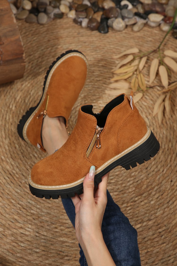 Damen Kurzschaft‑Stiefelette mit grober Profilsohle und seitlichem Reißverschluss Echo Archiv