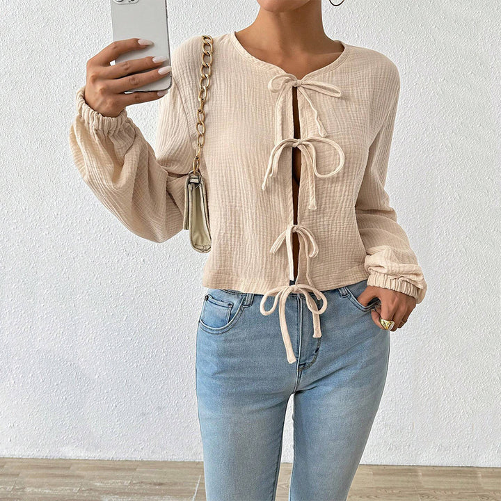 Damen kurz geschnittene Musselinbluse mit Knotenverschlüssen und Ballonärmeln – Élovi