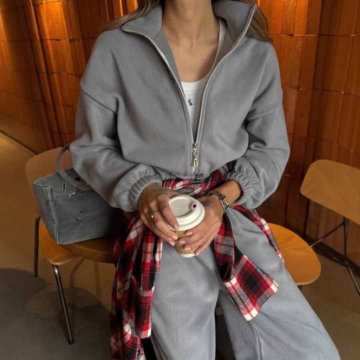 Damen Lässiger Fleece-Hausanzug mit Zip-Kapuze und elastischem Taillenbund – Avérine