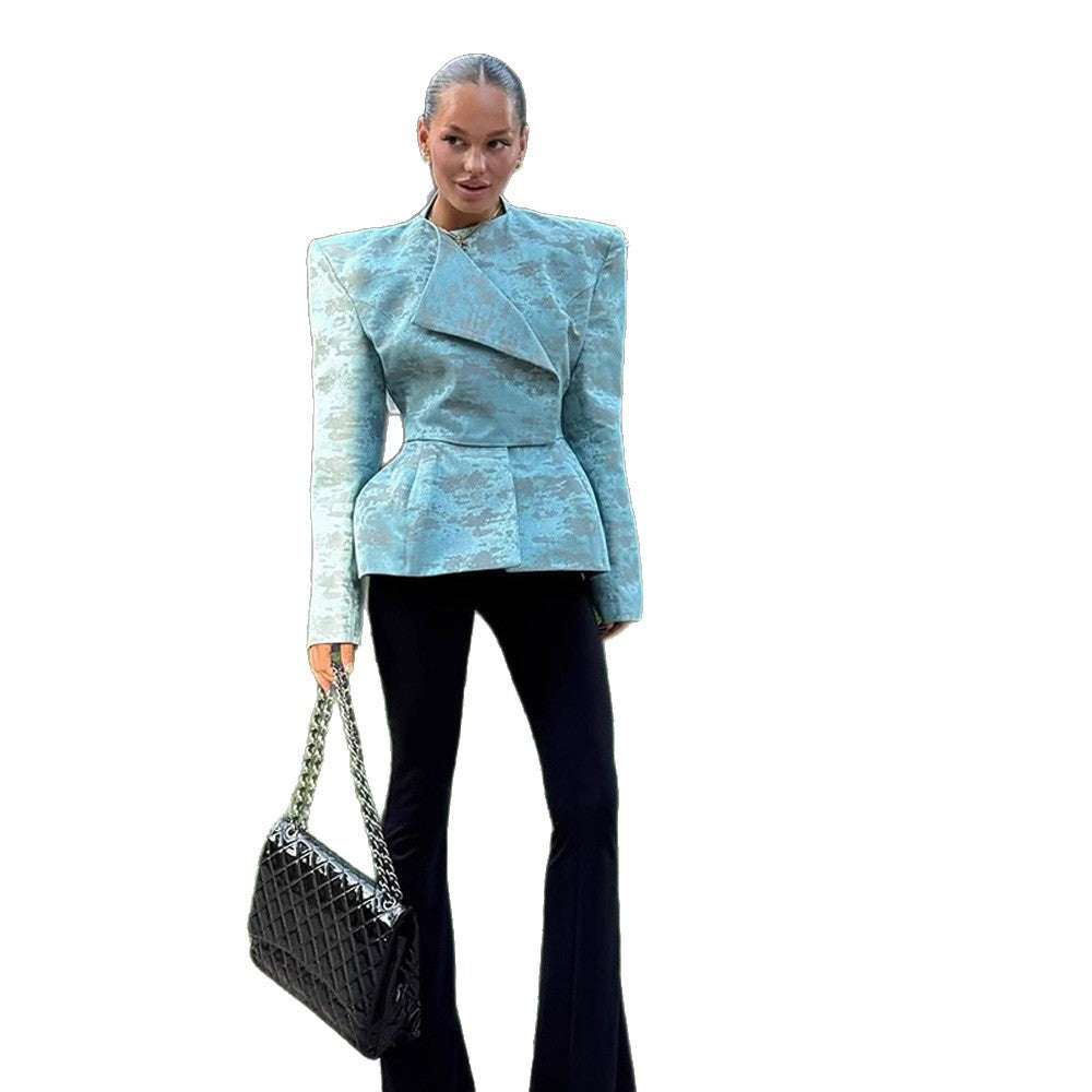 Damen Taillierter Jacquard-Blazer mit betonten Schultern, Schößchen und asymmetrischem Revers Echoarchiv