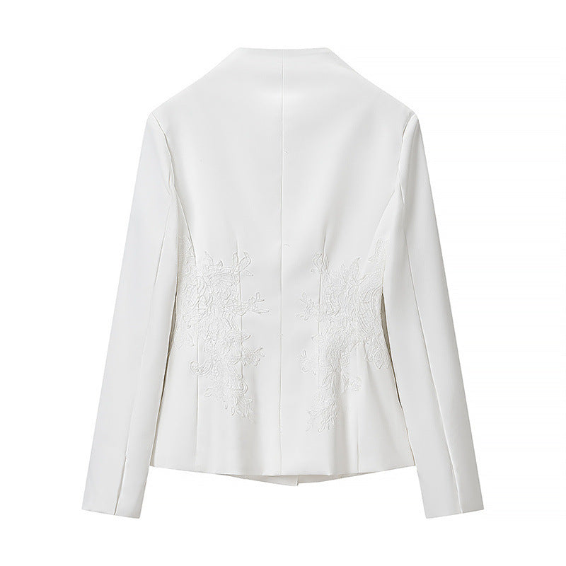 Damen taillierter Kurzblazer mit Stehkragen und floraler Ton-in-Ton-Stickerei Echo Archiv