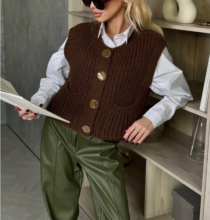 Damen grobgestrickte Woll-Boxy-Weste mit Zierknöpfen und Eingrifftaschen – Veloura