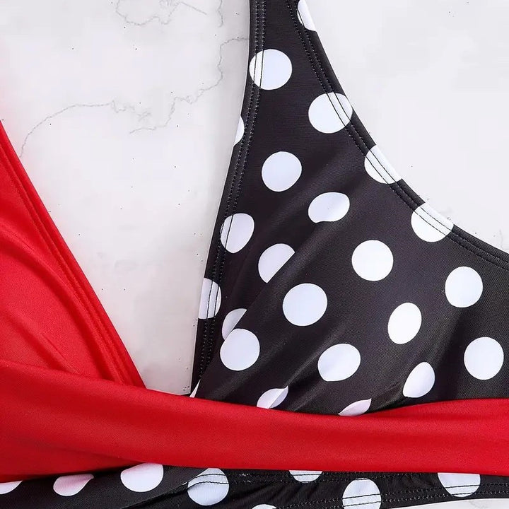 Damen Bikinimodell im modernen Wickelstil Echo Archiv