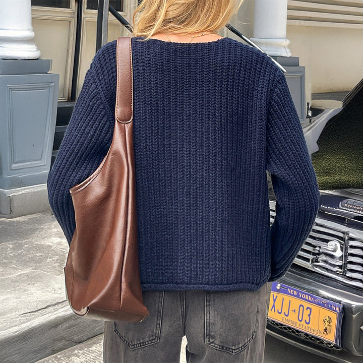 Damen kurz geschnittener Strukturstrick-Cardigan mit großen Goldknöpfen und aufgesetzten Taschen – Veloura