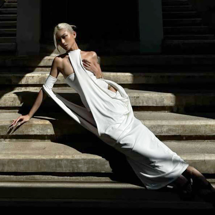 Damen Stilvolles Abendkleid mit asymmetrischem Schnitt und eleganten Drapierungen Echo Archiv
