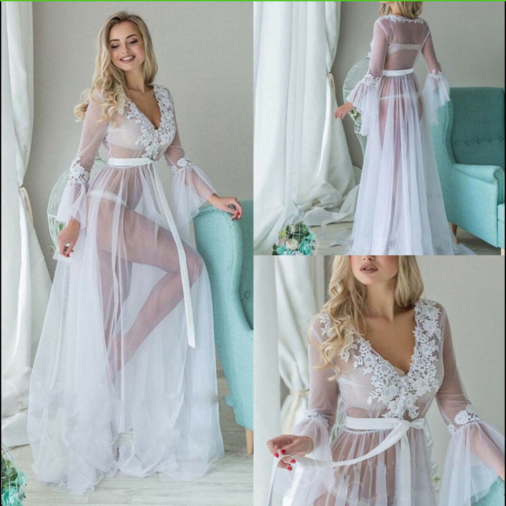 Damen Transparentes Abendkleid mit zierlichen Spitzenapplikationen und schwingendem Tüllsaum Echo Archiv