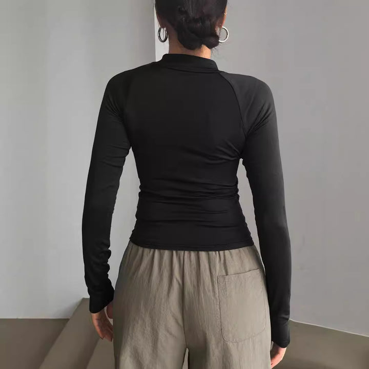 Damen Enganliegendes Sportliches Langarm-Top mit kurzem Stehkragen und V‑Ausschnitt – Avérine