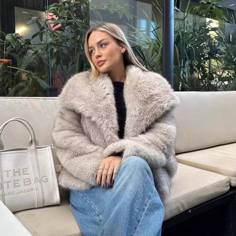 Damen Kurzboxy Kunstfelljacke mit breitem Schalkragen und langfaserigem Faux-Fur Echo Archiv