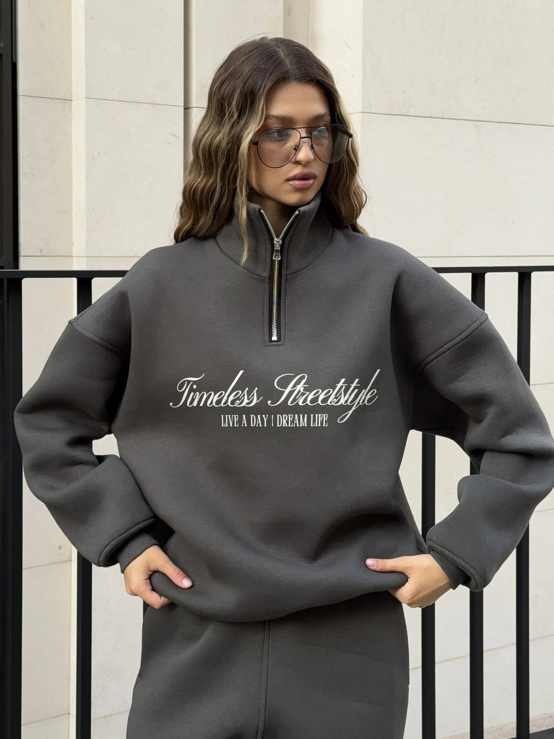 Damen nan oversized Halbzip-Sweatshirt mit hohem Stehkragen und Statement-Print Echo Archiv
