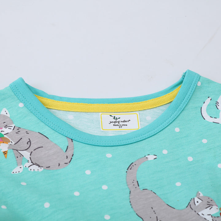 Mädchen Freizeitkleid mit verspieltem Katzenmotiv und praktischen Taschen Echo Archiv