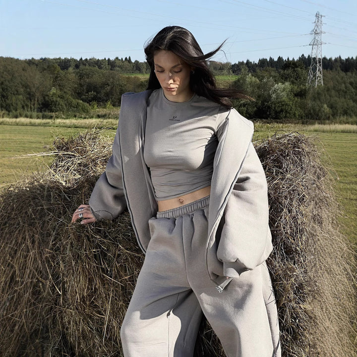 Damen Komfort-Kapuzen-Zipjacke mit verdecktem Reißverschluss, Kängurutasche und gerader Sweat-Hose – Auréline