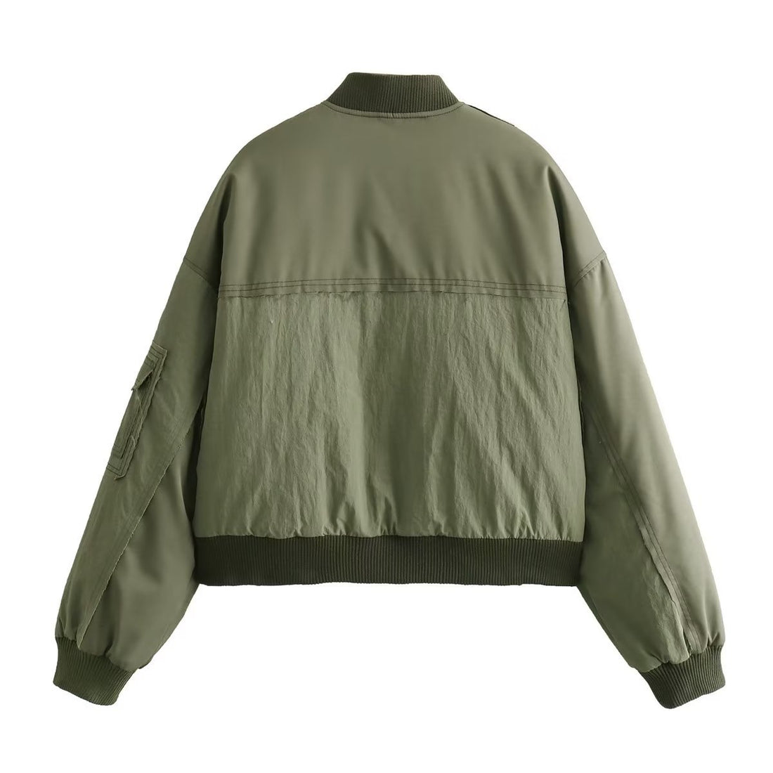 Damen kurz geschnittener Utility-Bomber mit Patchdetails, praktischen Brusttaschen und Ärmel-Reißverschluss – Avenza
